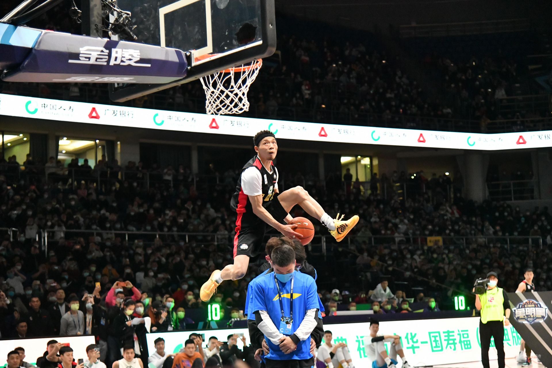 让防守动作 让防守动作